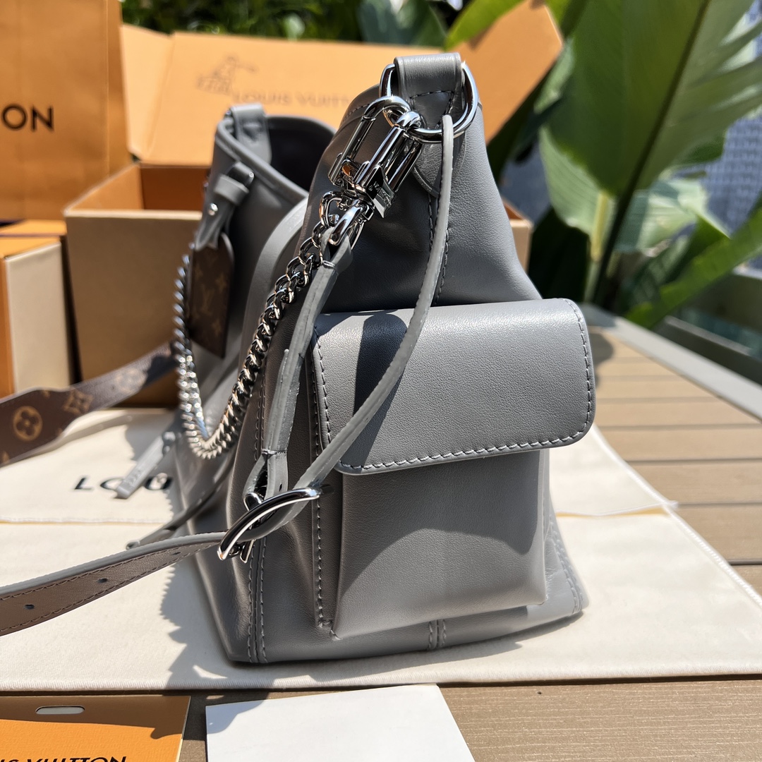 非市场普通货 进口皮料半钢五金 m12579尺寸:33.5×23×15cmLV海外渠道资源特供carry