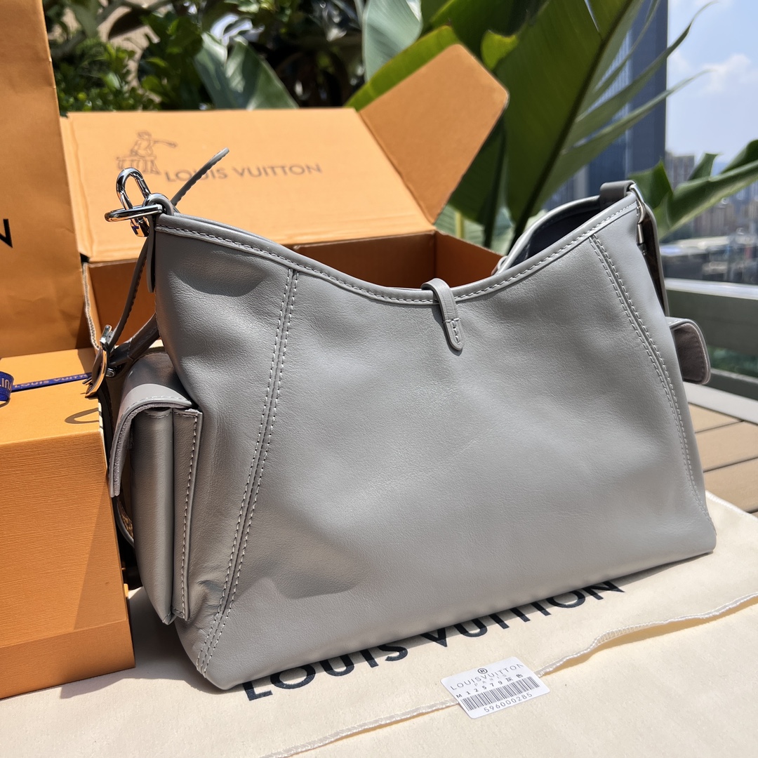 非市场普通货 进口皮料半钢五金 m12579尺寸:33.5×23×15cmLV海外渠道资源特供carry