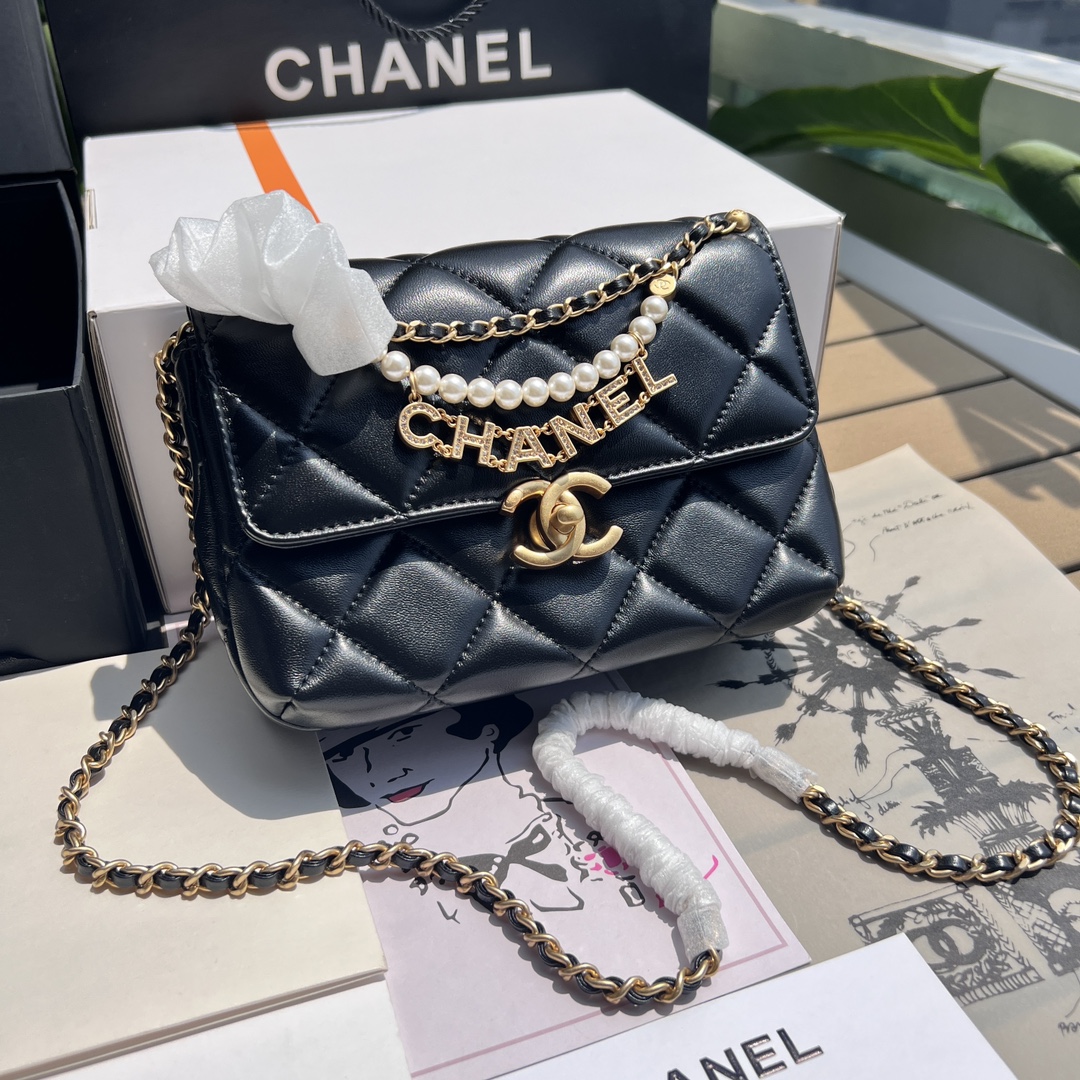 Сумка Chanel черная с жемчужным декором