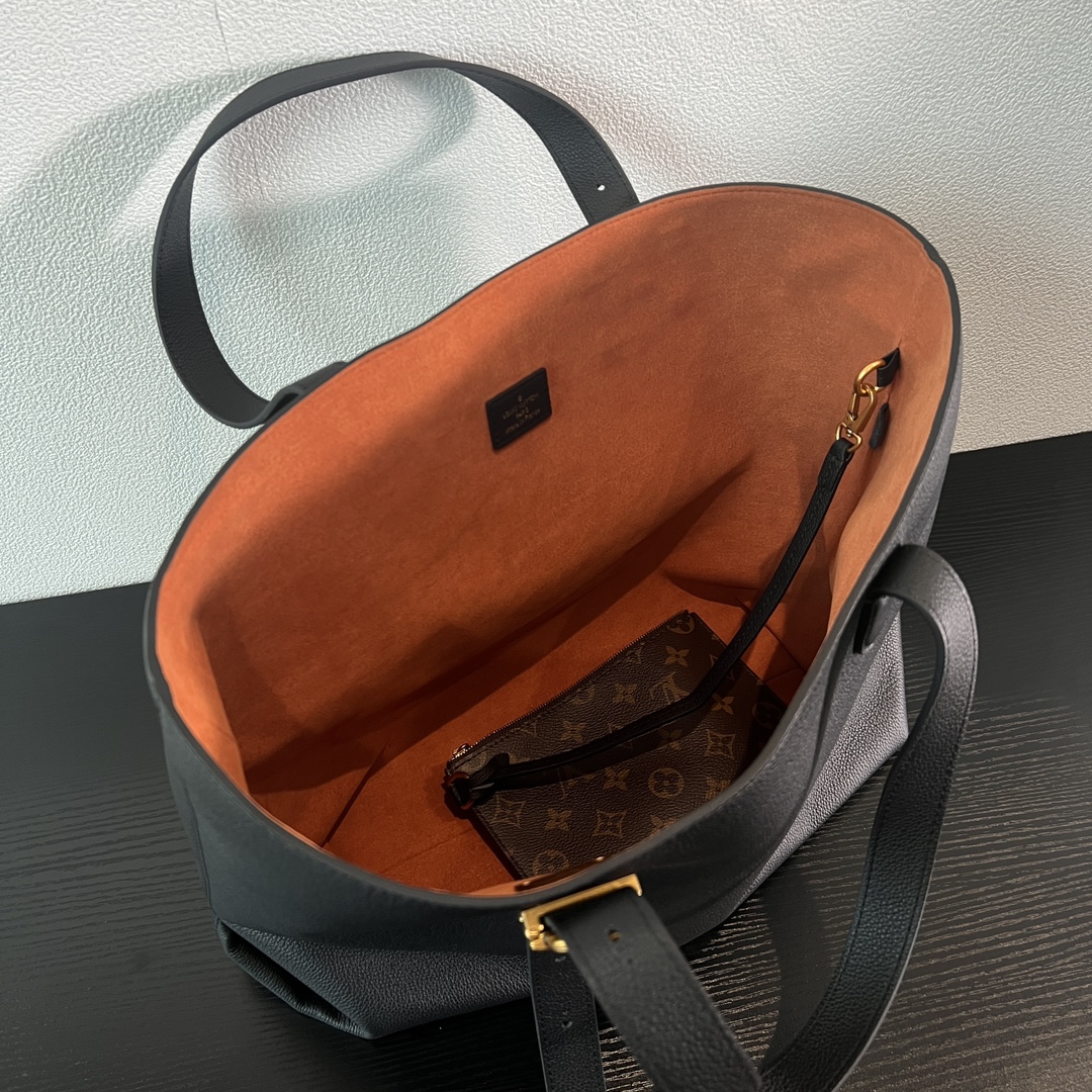 非市场普通货 进口皮料半钢五金 m25341尺寸:47×30×14cmLV海外渠道资源特供新款购物袋❗️