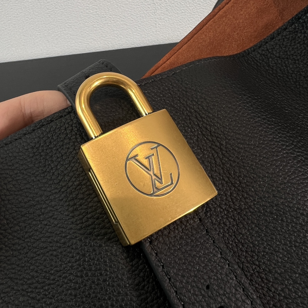 非市场普通货 进口皮料半钢五金 m25341尺寸:47×30×14cmLV海外渠道资源特供新款购物袋❗️