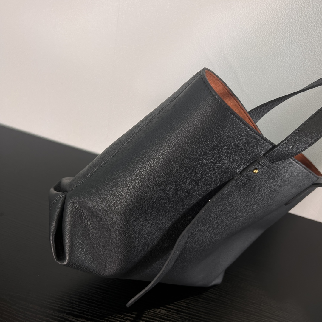 非市场普通货 进口皮料半钢五金 m25341尺寸:47×30×14cmLV海外渠道资源特供新款购物袋❗️