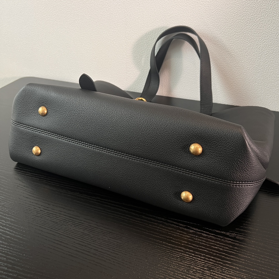 非市场普通货 进口皮料半钢五金 m25341尺寸:47×30×14cmLV海外渠道资源特供新款购物袋❗️