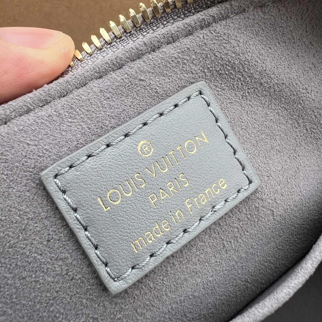 非市场普通货 进口皮料半钢五金 m12561尺寸:23.5×17.5×11.5cmLV海外渠道资源特供新