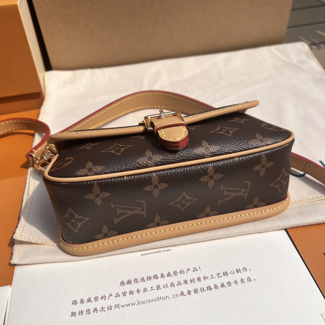 非市场普通货 进口皮料半钢五金 m83566尺寸:19×10.5×6cmLV海外渠道资源特供迷你法棍包❗