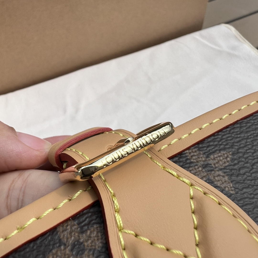 非市场普通货 进口皮料半钢五金 m83566尺寸:19×10.5×6cmLV海外渠道资源特供迷你法棍包❗