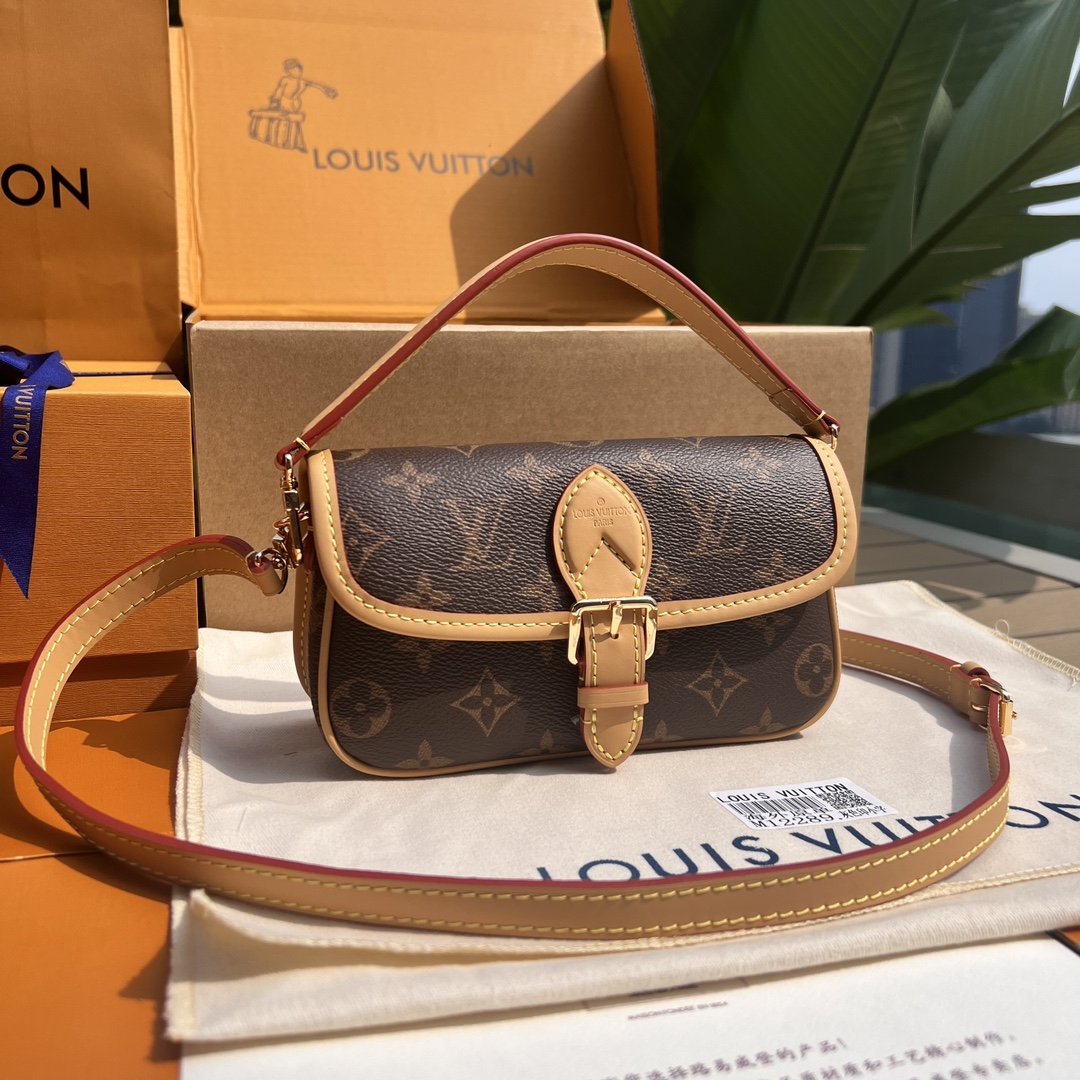 非市场普通货 进口皮料半钢五金 m83566尺寸:19×10.5×6cmLV海外渠道资源特供迷你法棍包❗