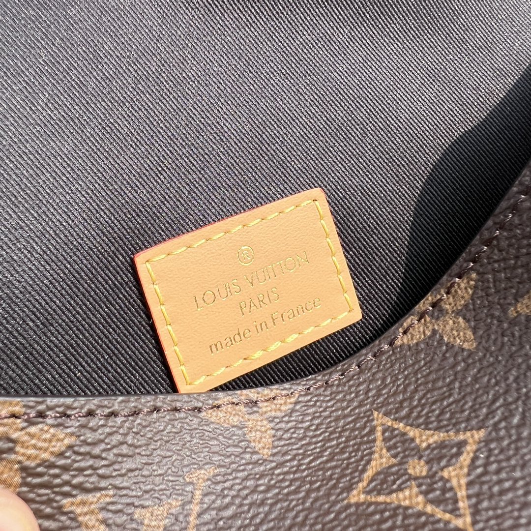 非市场普通货 进口皮料半钢五金 m83566尺寸:19×10.5×6cmLV海外渠道资源特供迷你法棍包❗