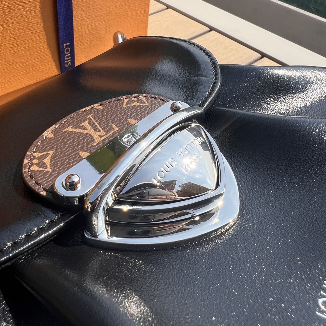 非市场普通货 进口皮料半钢五金 m12192尺寸:27×18×3cmLV海外渠道资源特供❗️ 此款Sun