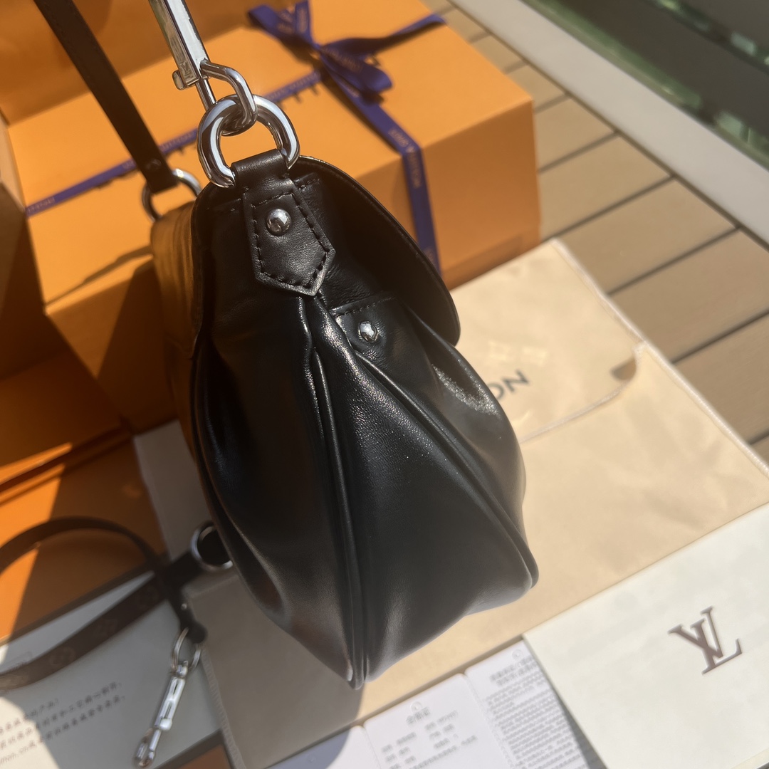 非市场普通货 进口皮料半钢五金 m12192尺寸:27×18×3cmLV海外渠道资源特供❗️ 此款Sun