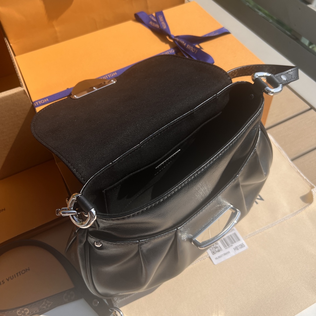 非市场普通货 进口皮料半钢五金 m12192尺寸:27×18×3cmLV海外渠道资源特供❗️ 此款Sun