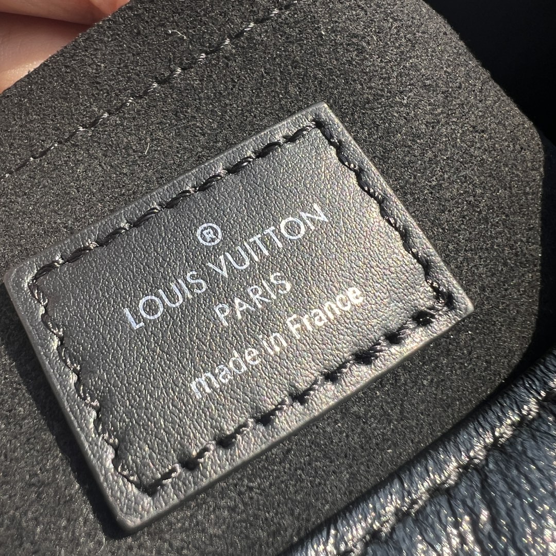 非市场普通货 进口皮料半钢五金 m12192尺寸:27×18×3cmLV海外渠道资源特供❗️ 此款Sun