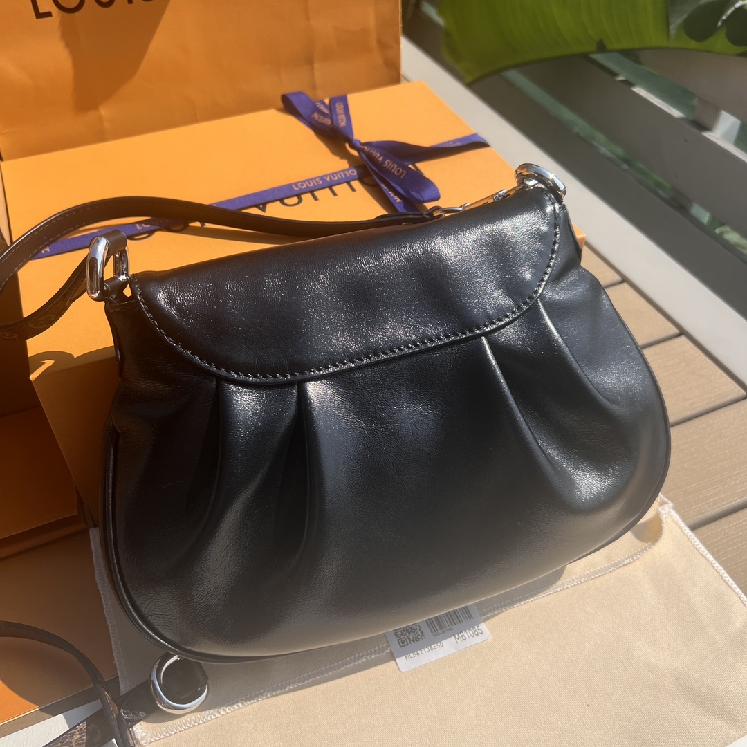 非市场普通货 进口皮料半钢五金 m12192尺寸:27×18×3cmLV海外渠道资源特供❗️ 此款Sun