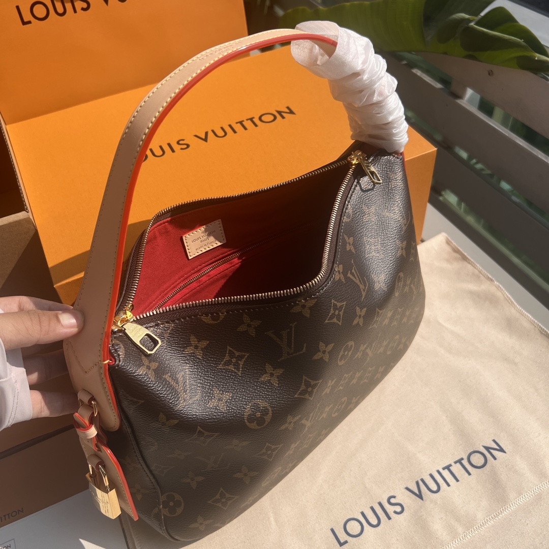 🌼 m11952尺寸:33×22×9cmLV海外渠道资源特供腋下包❗️ 本款 Slouchy 小号手袋采