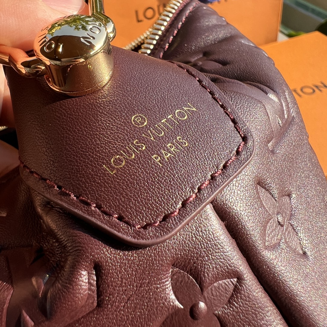 非市场普通货 进口皮料半钢五金 m12072尺寸:38×33×10cmLV渠道资源特供Coussin H