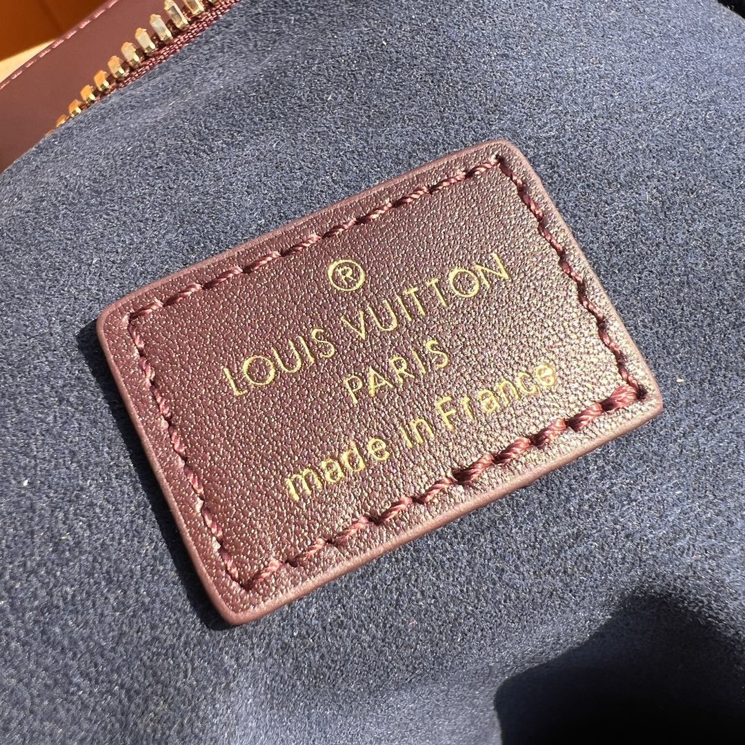 非市场普通货 进口皮料半钢五金 m12072尺寸:38×33×10cmLV渠道资源特供Coussin H