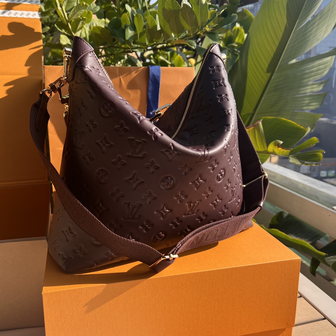 非市场普通货 进口皮料半钢五金 m12072尺寸:38×33×10cmLV渠道资源特供Coussin H