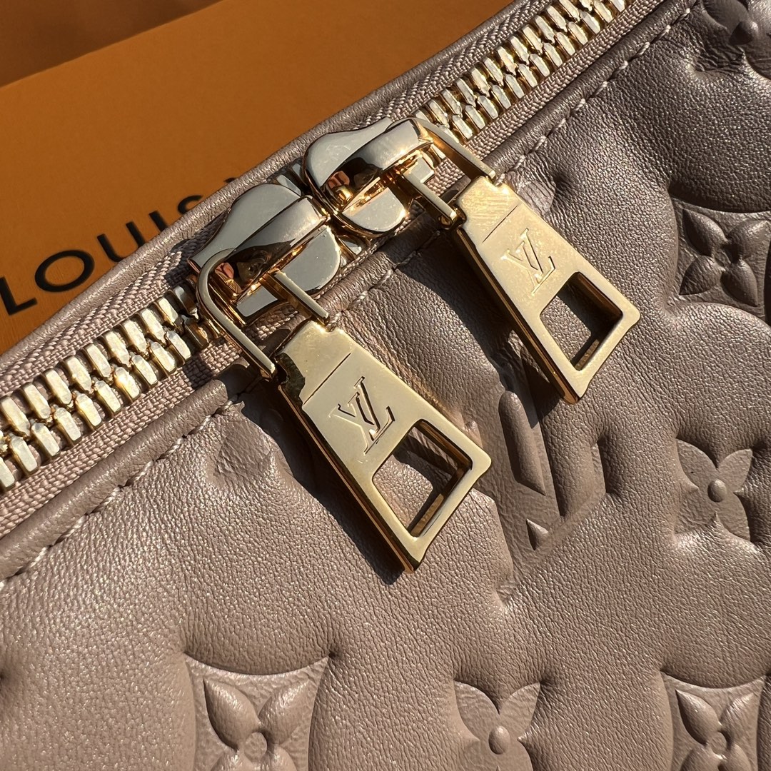 非市场普通货 进口皮料半钢五金 m12071尺寸:38×33×10cmLV渠道资源特供Coussin H