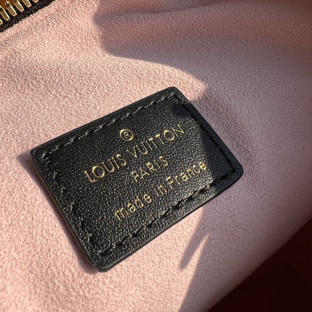 🌼 m12068尺寸:38×33×10cmLV渠道资源特供Coussin Hobo手袋❗️ 这款新的Ho