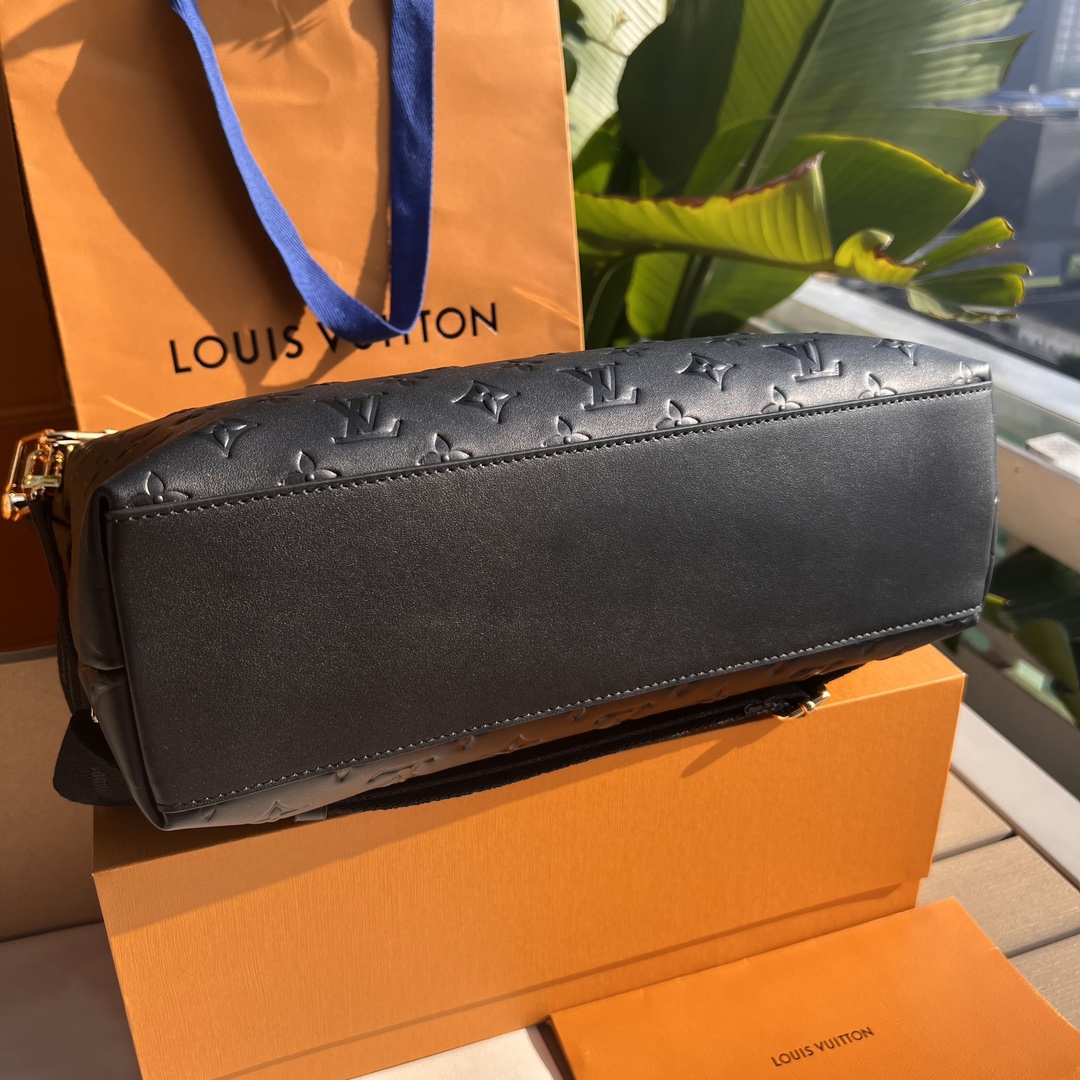 🌼 m12068尺寸:38×33×10cmLV渠道资源特供Coussin Hobo手袋❗️ 这款新的Ho