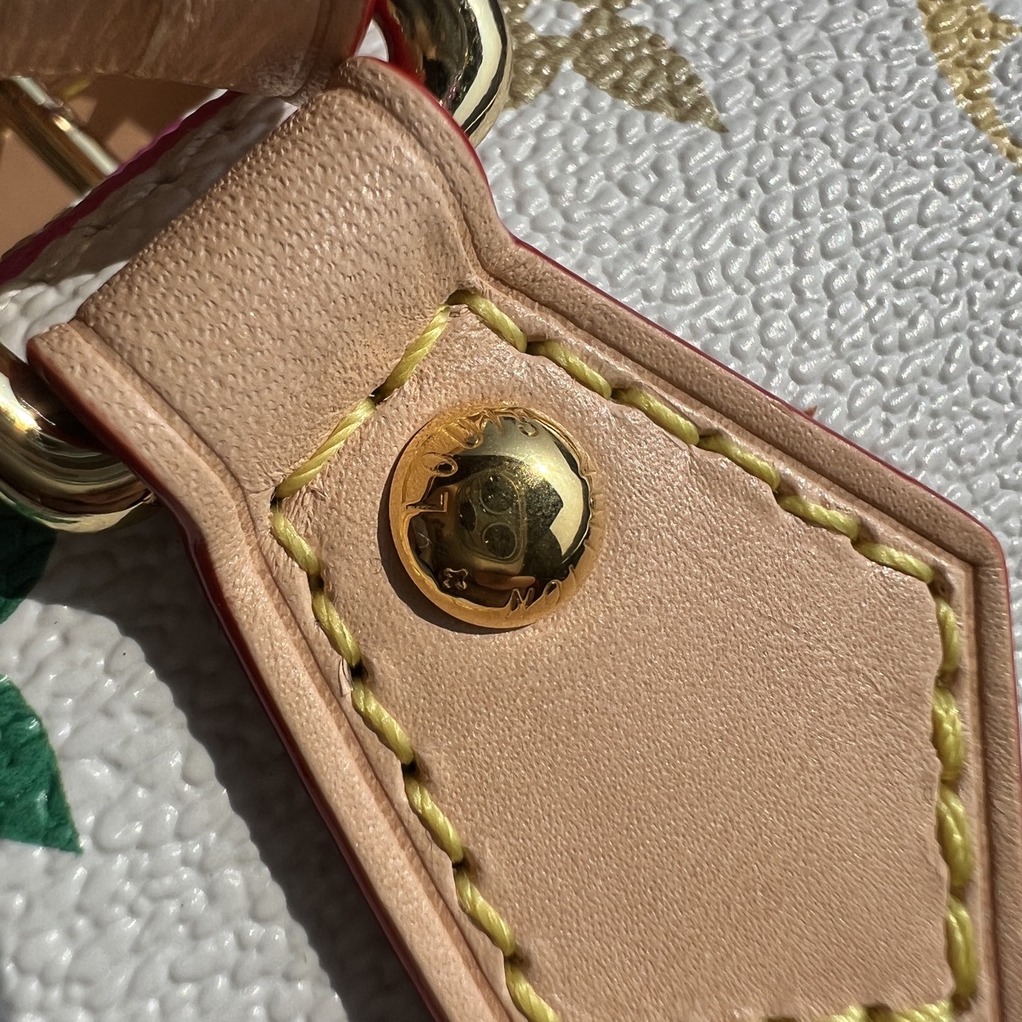 🌼 m13406尺寸:16×10×7.5cmLV海外渠道资源特供白三彩迷你枕头❗️ 本款 Nano Sp