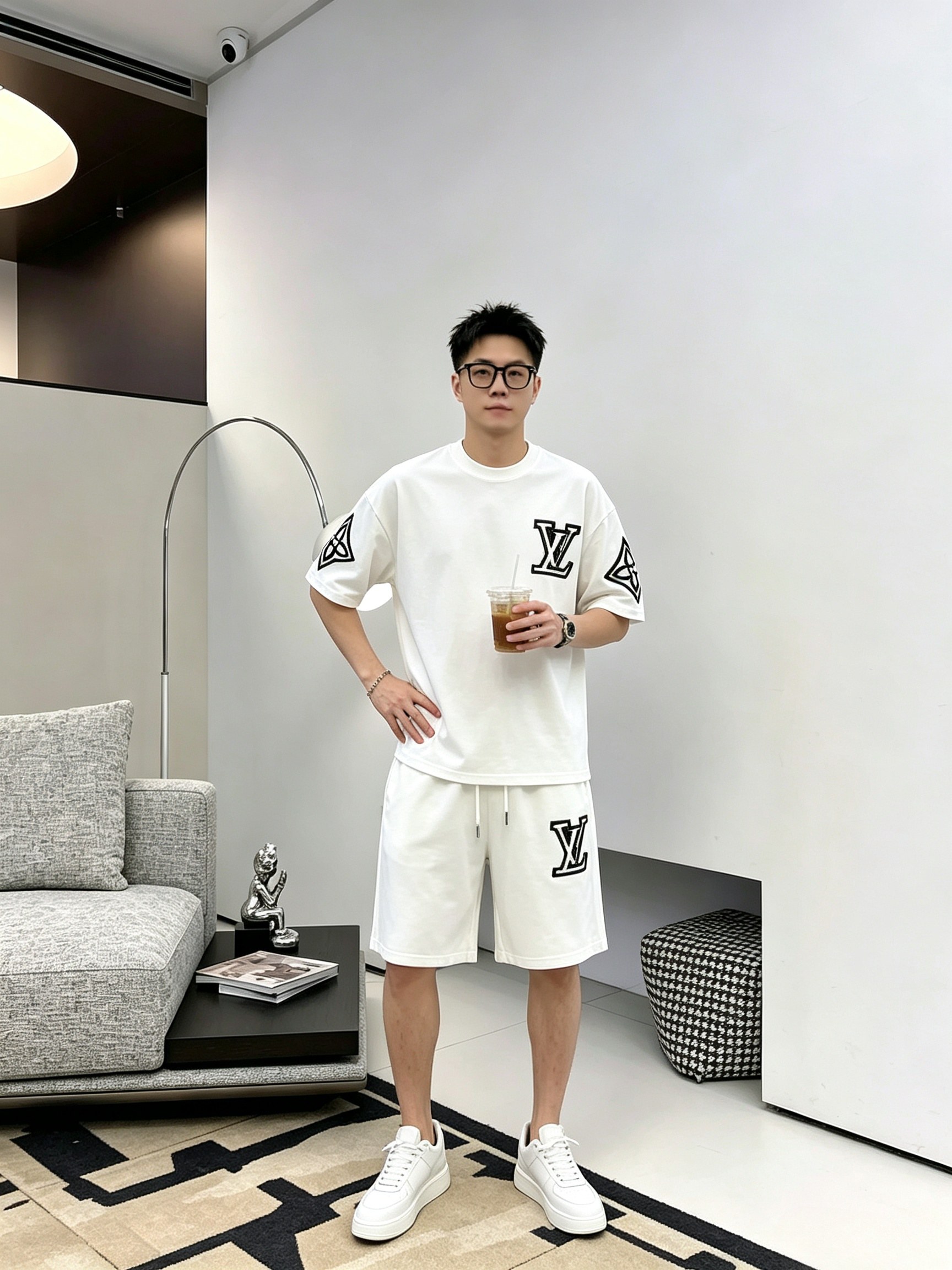 NO:937270,Brand Louis Vuitton LV 2026 round neck short-sleeved shorts suit. The pure cotton fabric upper body will not be stuffy, the smooth and comfortable skin-friendly effect is more breathable, the fabric has its own texture, classic logo craftsmanship, a new interpretation from a unique angle, fashionable and versatile choice!  Size: M-3XL (maximum wear: 190 pounds), louis vuitton, louis vuitton, shorts, T-shirt,19860909品牌路易威登 LV 2026圆领短袖短裤套装 纯棉面料上身不会闷热,爽滑舒适的亲肤效果更加透气,面料自带肌理感 经典徽标工艺 独有的角度全新演绎 时尚百搭首选！码数:M-3XL(最大穿190斤),,louis vuitton,louis vuitton,shorts,T-shirt,,Men's clothing