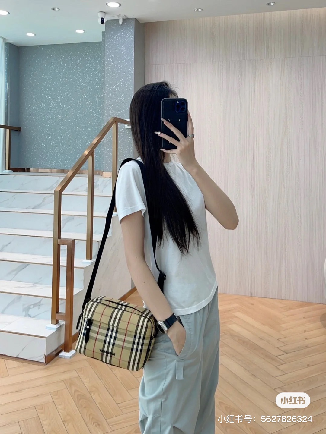 巴宝莉最新格纹相机包~男女同款 6