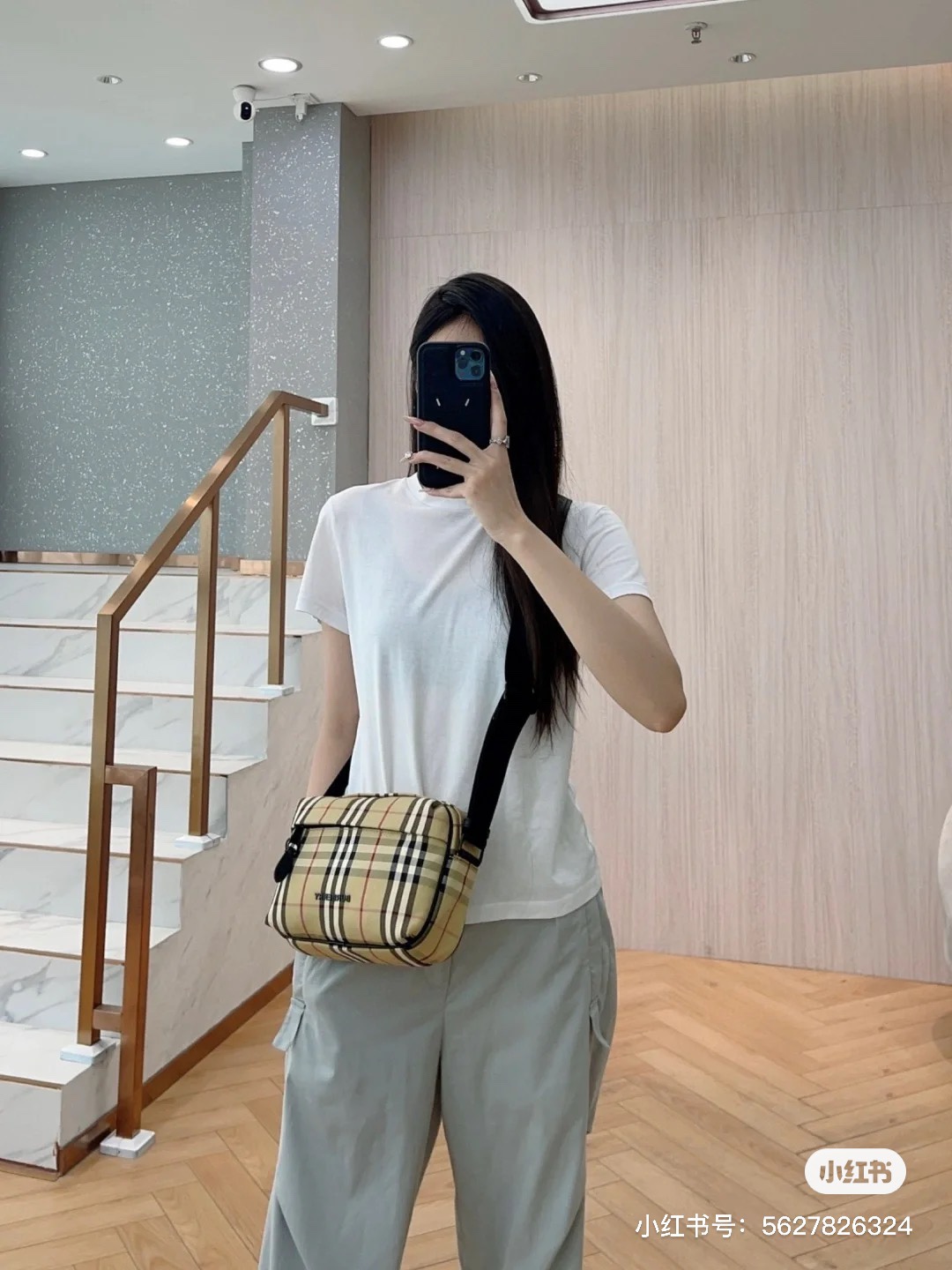 巴宝莉最新格纹相机包~男女同款 5