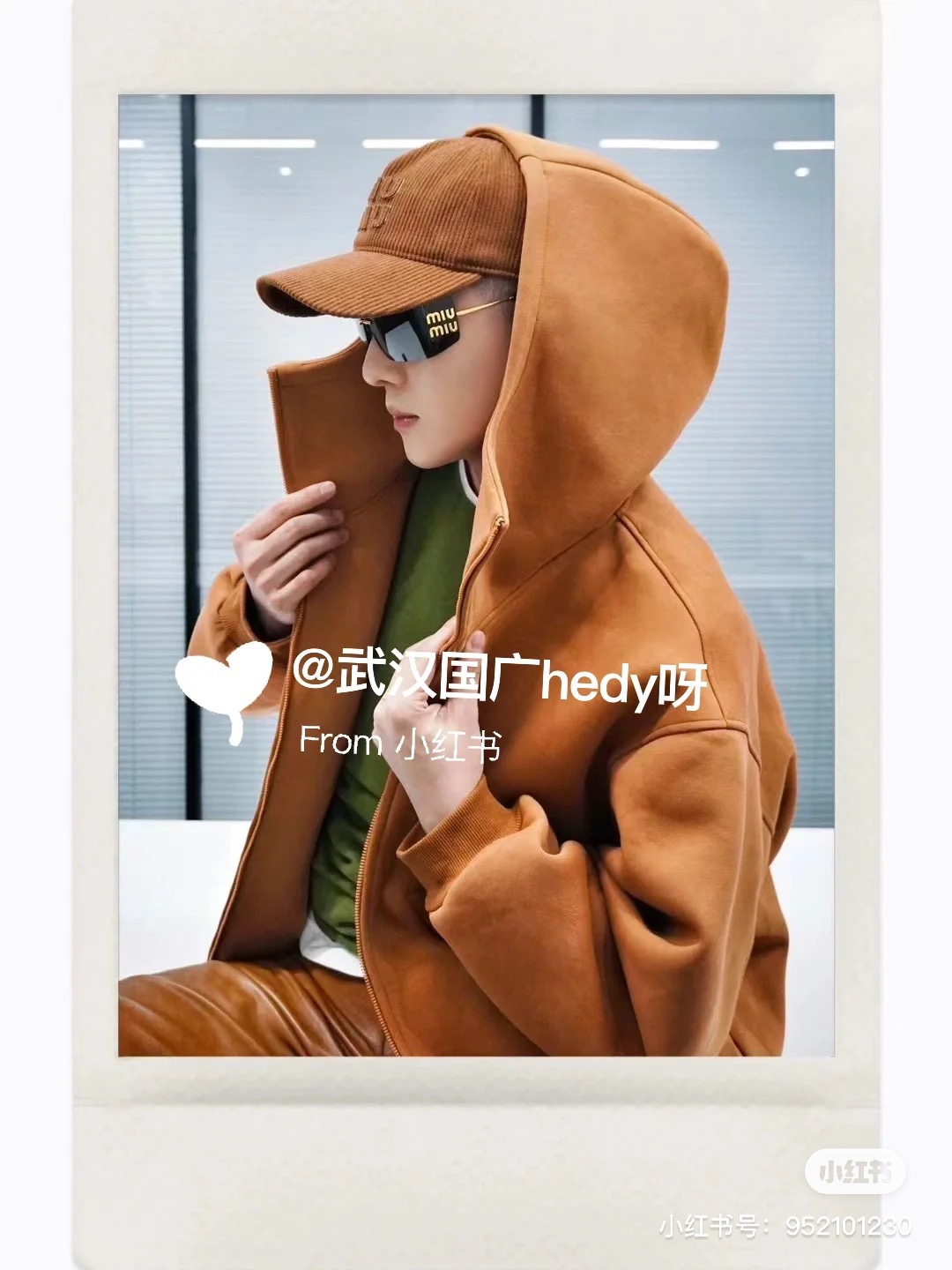 对这种质感极佳的灯芯绒材料没有抵抗力兄弟姐妹们,直接拿下,Miu家的帽真的做到了 ,无论谁带都好看的帽形 9