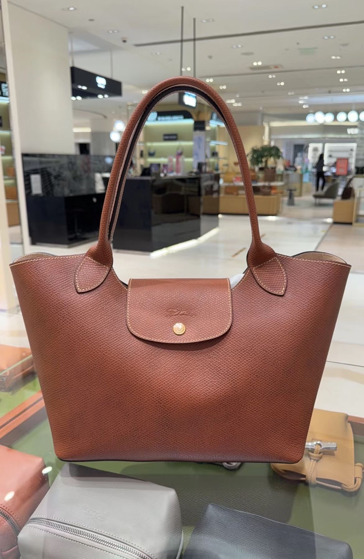 Longchamp Wear it on your back, and the sense of high-end quality is not exaggerated. Whether you go out for daily use or commute to work, it doe