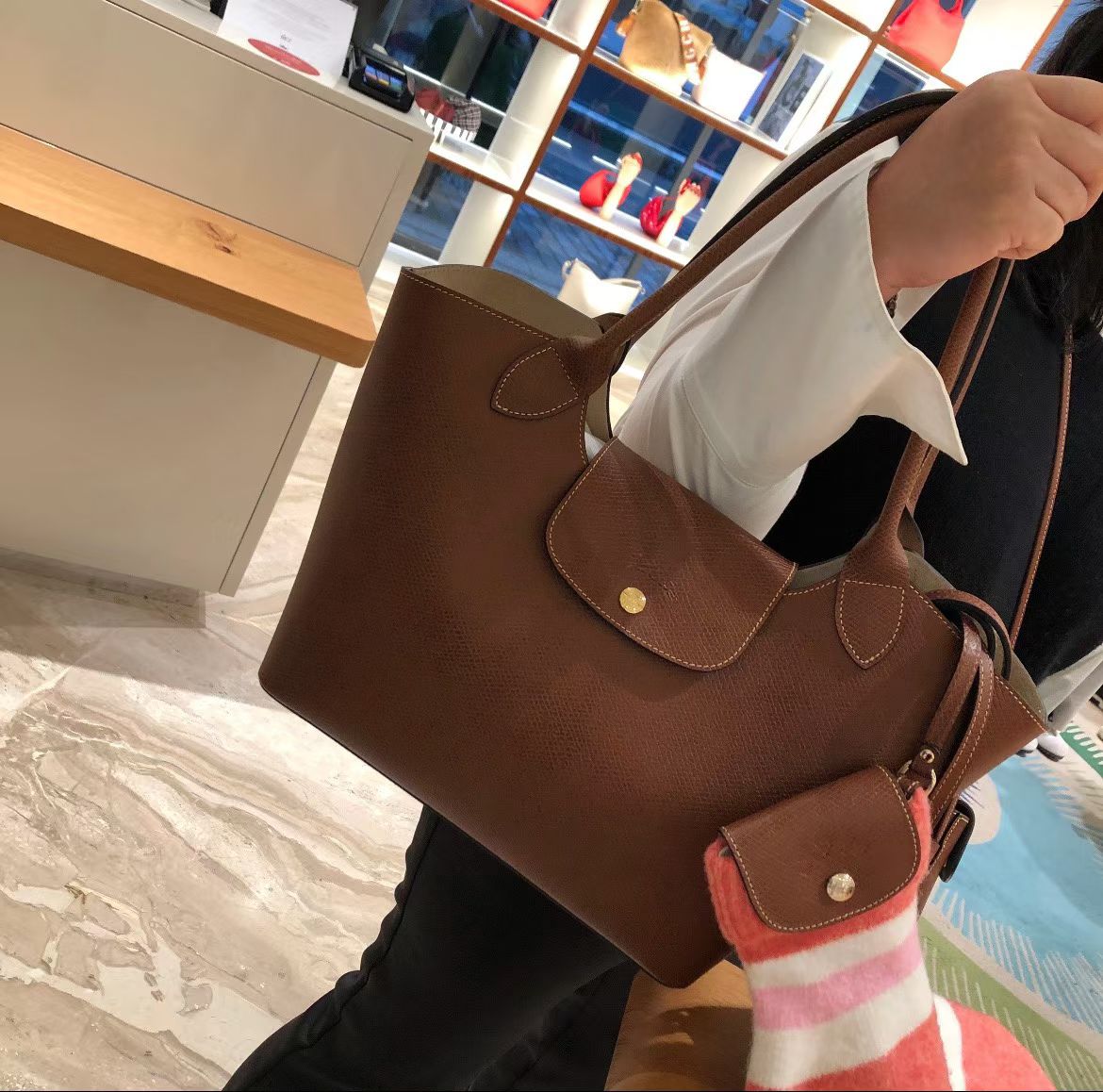 Longchamp Wear it on your back, and the sense of high-end quality is not exaggerated. Whether you go out for daily use or commute to work, it doe