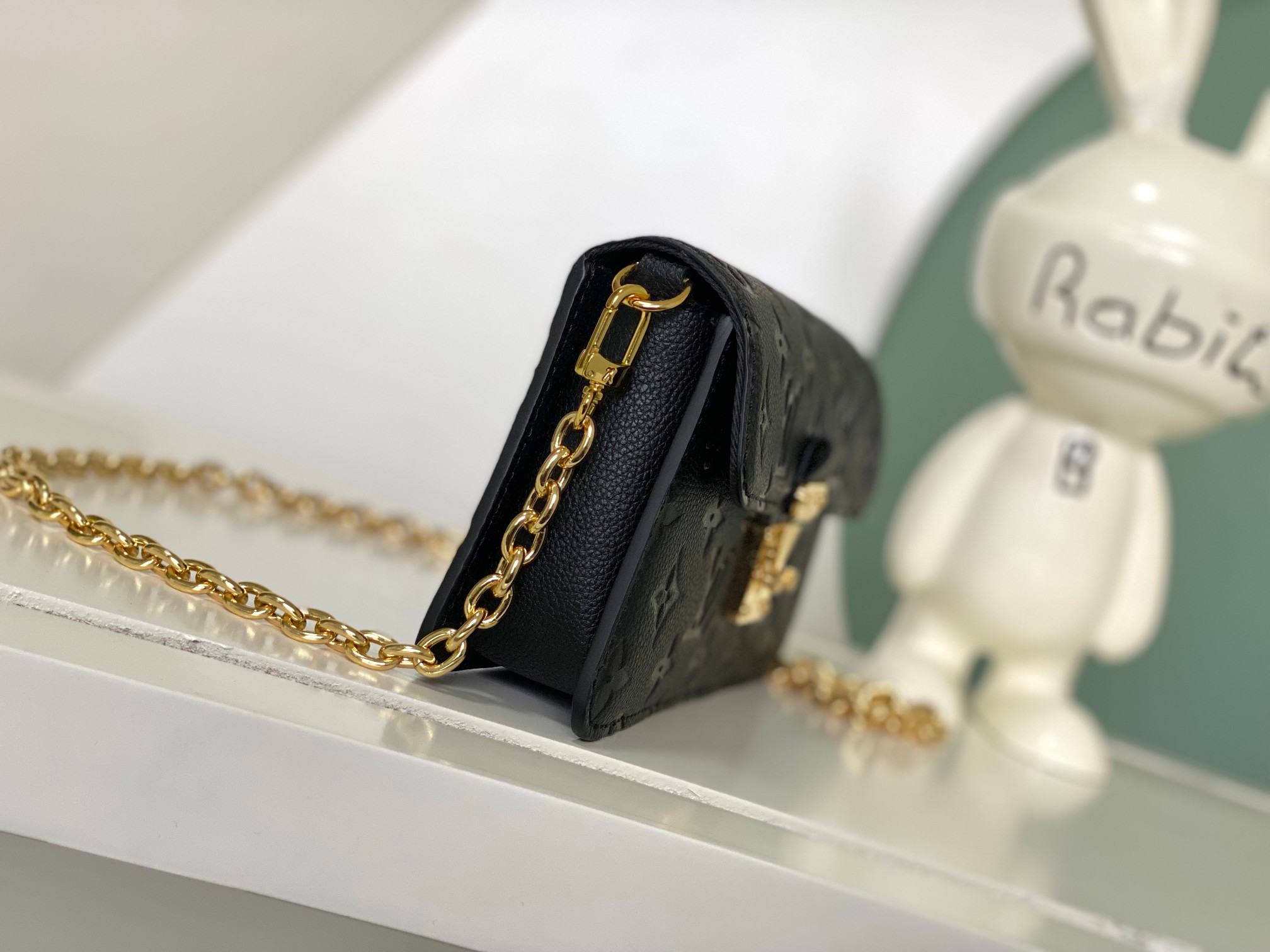 M82637黑色 M82836 白色链条包系列 Wallet On Chain Metis 链条手袋 取材粒面 Mjs Monogram 2