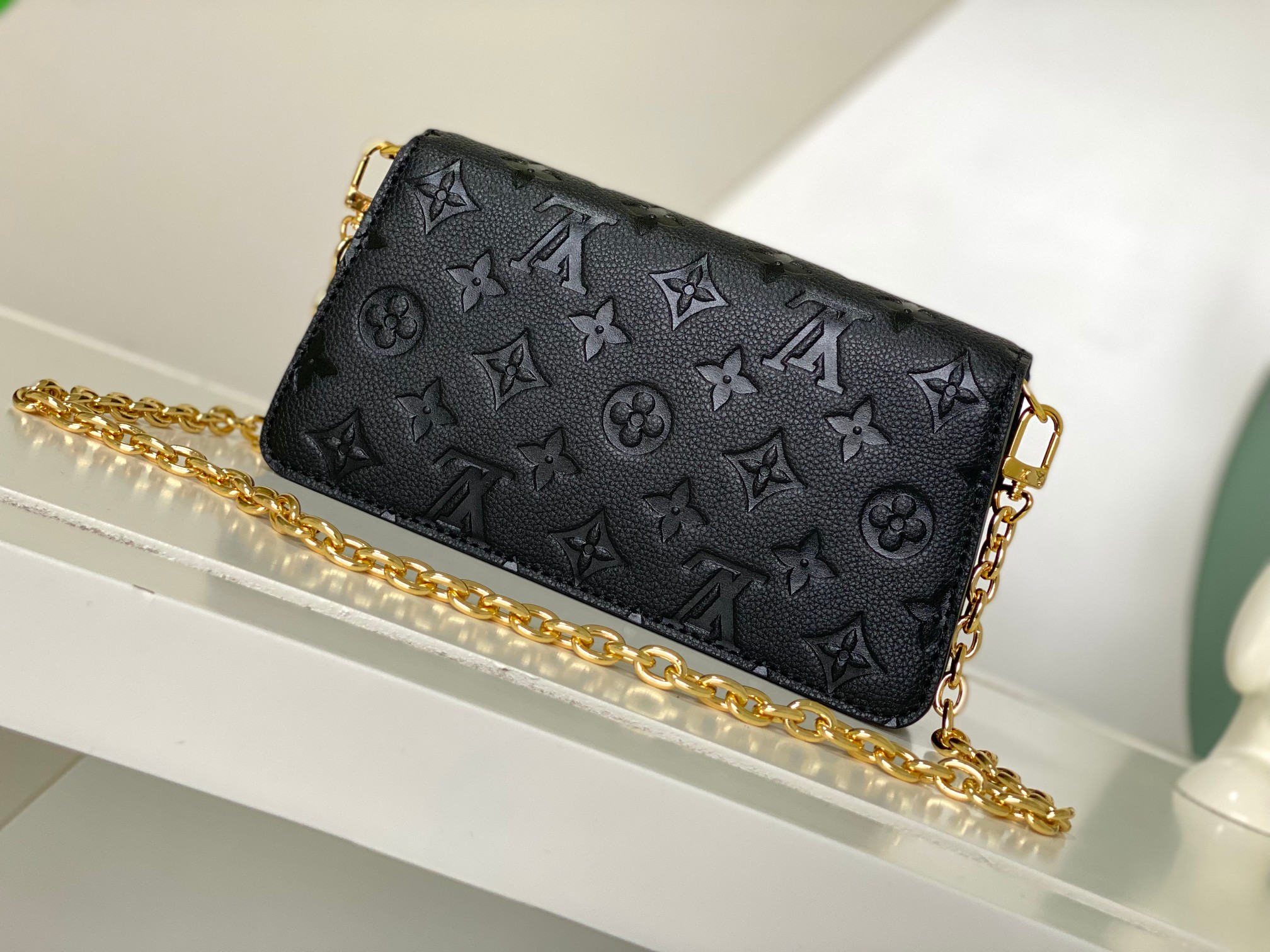 M82637黑色 M82836 白色链条包系列 Wallet On Chain Metis 链条手袋 取材粒面 Mjs Monogram 3