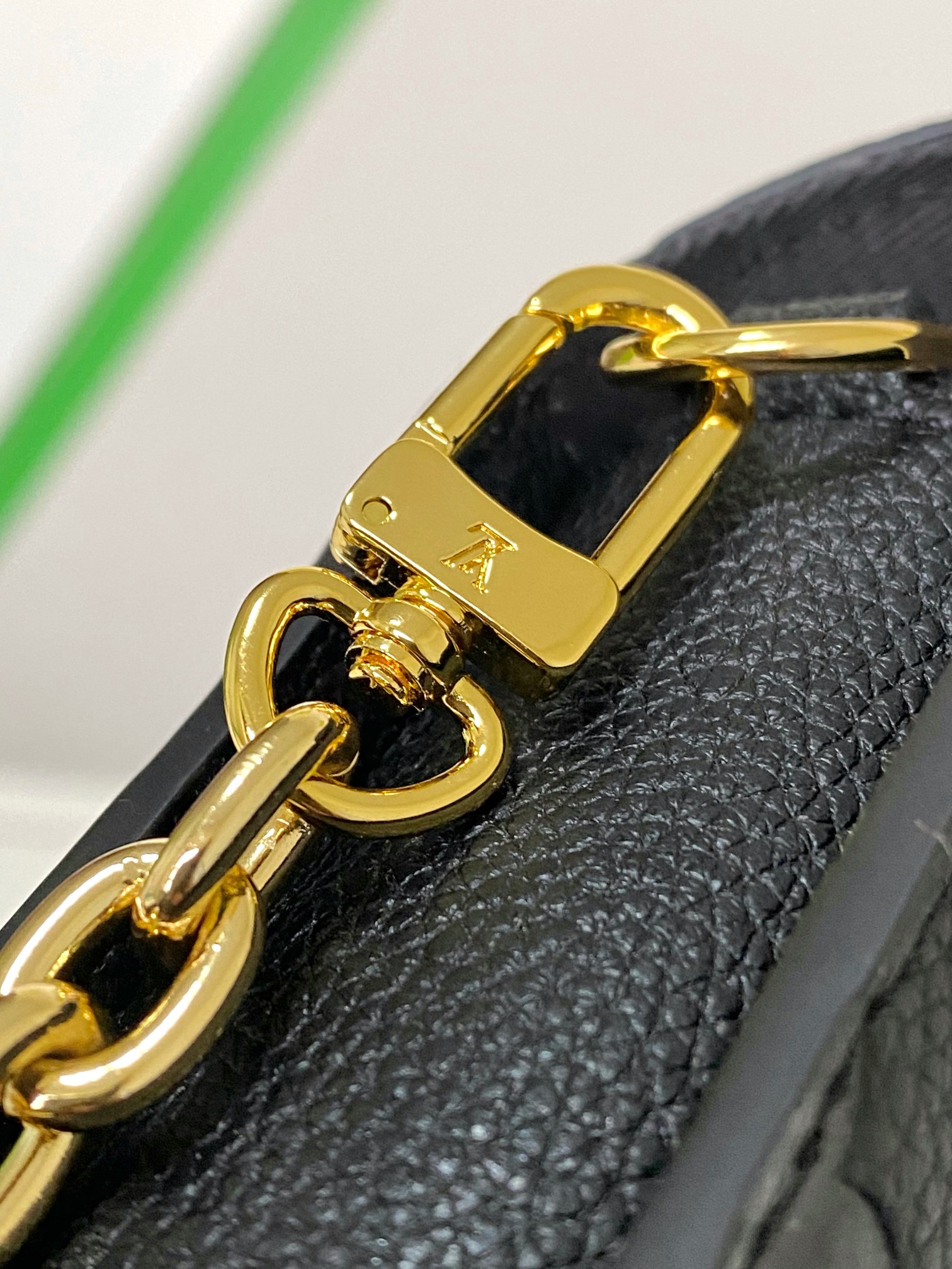 M82637黑色 M82836 白色链条包系列 Wallet On Chain Metis 链条手袋 取材粒面 Mjs Monogram 8