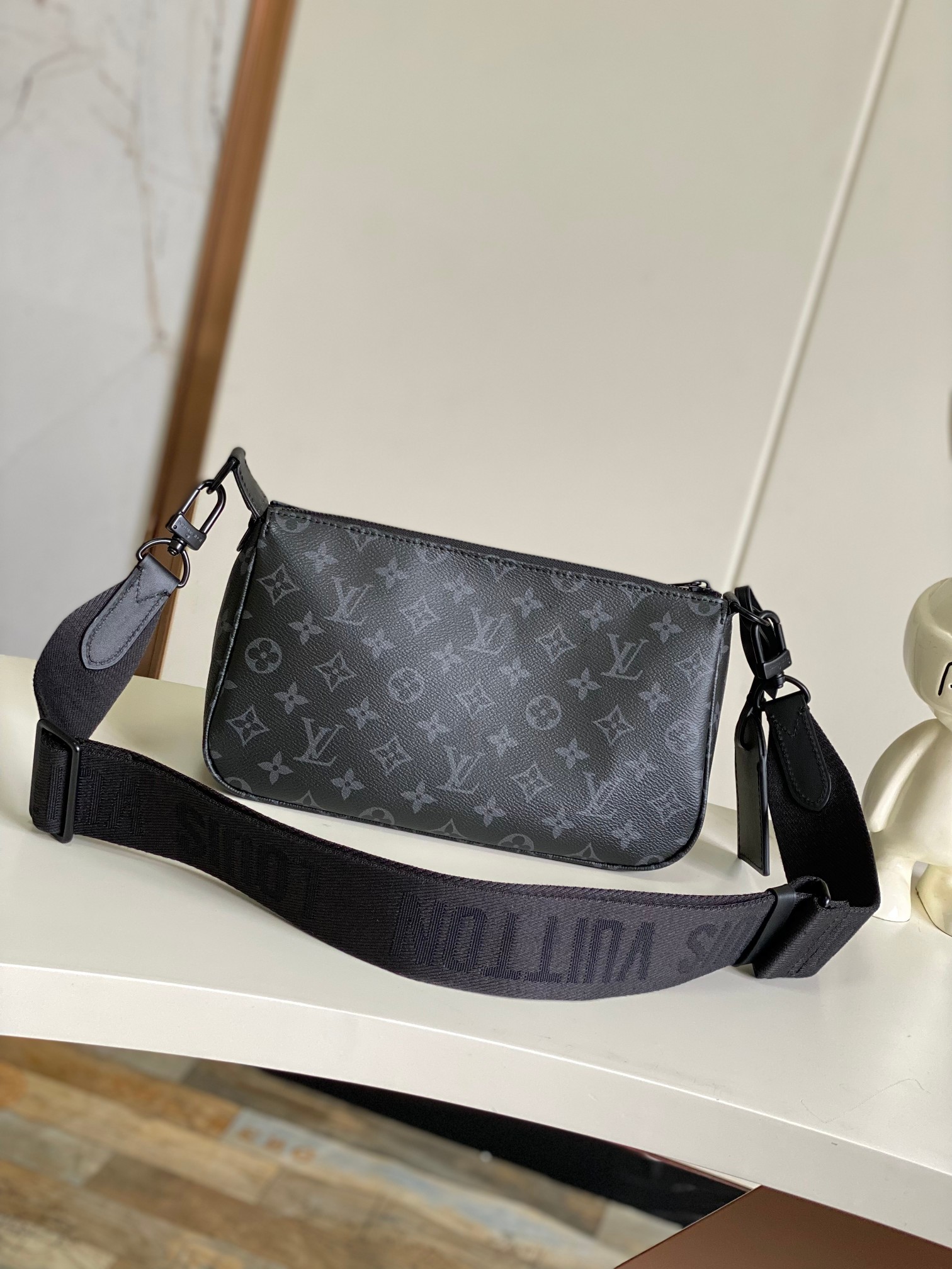  顶级原单 半钢五金 变码动态芯片
M11741黑花本款 Pochette Accessoire XL 