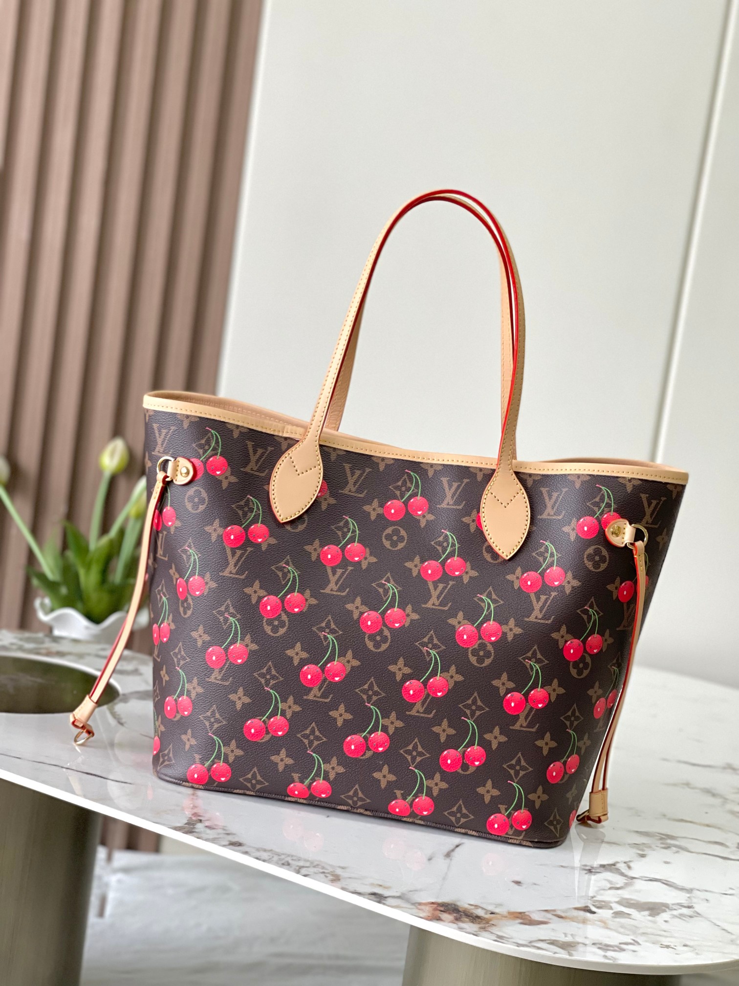 M13263 樱桃🍒购物袋顶级原单加强版半钢 163c芯片​本款 Neverfull 中号手袋以灵动笔触