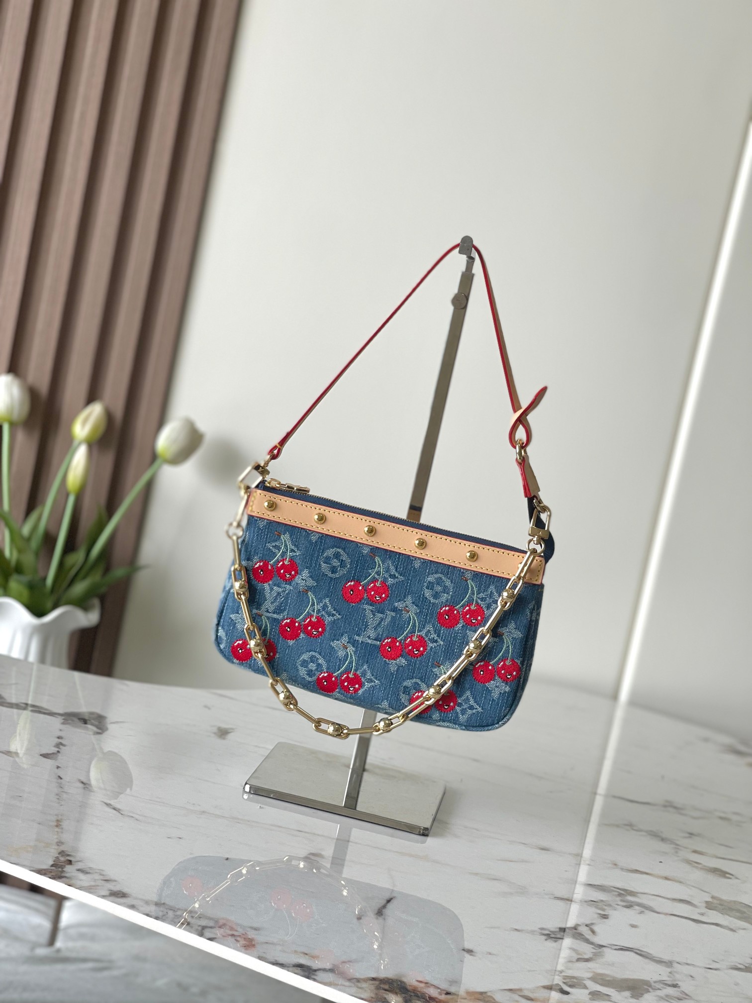 芯片版顶级原单半钢M13994樱桃🍒Pochette Accessoires 手袋取材涂层帆布，以缤纷 