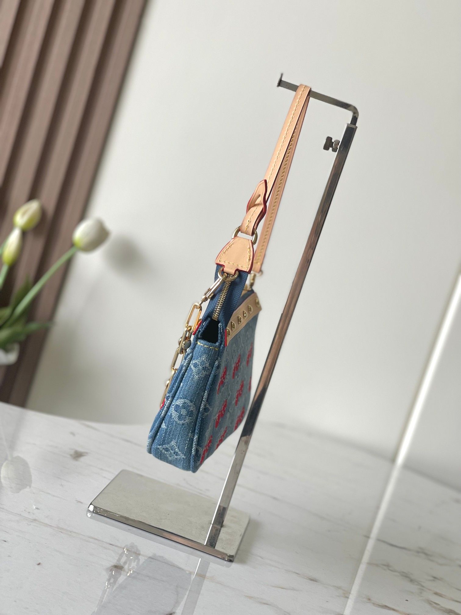 芯片版顶级原单半钢M13994樱桃🍒Pochette Accessoires 手袋取材涂层帆布，以缤纷 