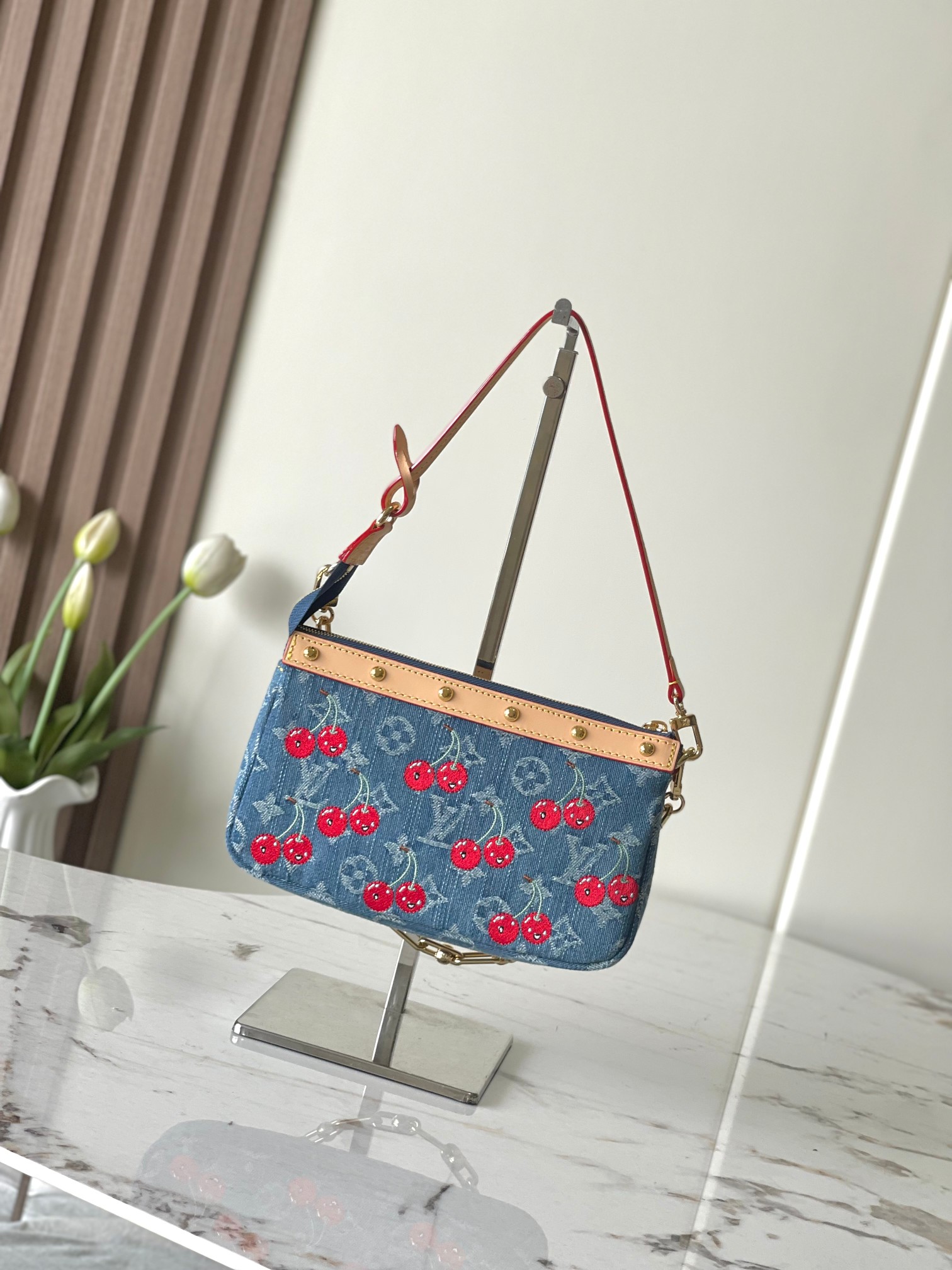 芯片版顶级原单半钢M13994樱桃🍒Pochette Accessoires 手袋取材涂层帆布，以缤纷 