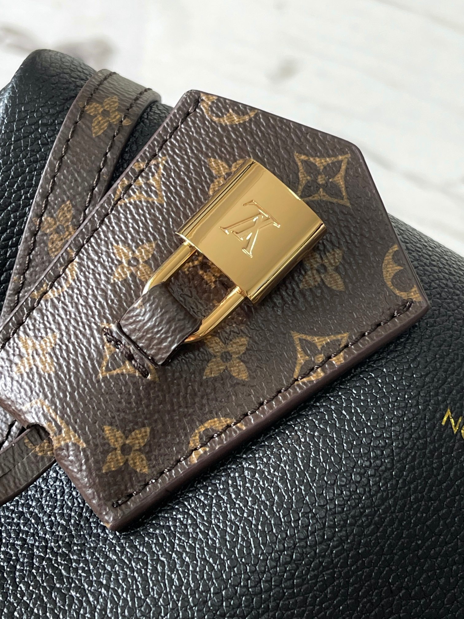 Louis Vuitton Express Small Handbag,Black Leather, Monogram Trim,Crossbody Bag 8 a1755340926508 5627