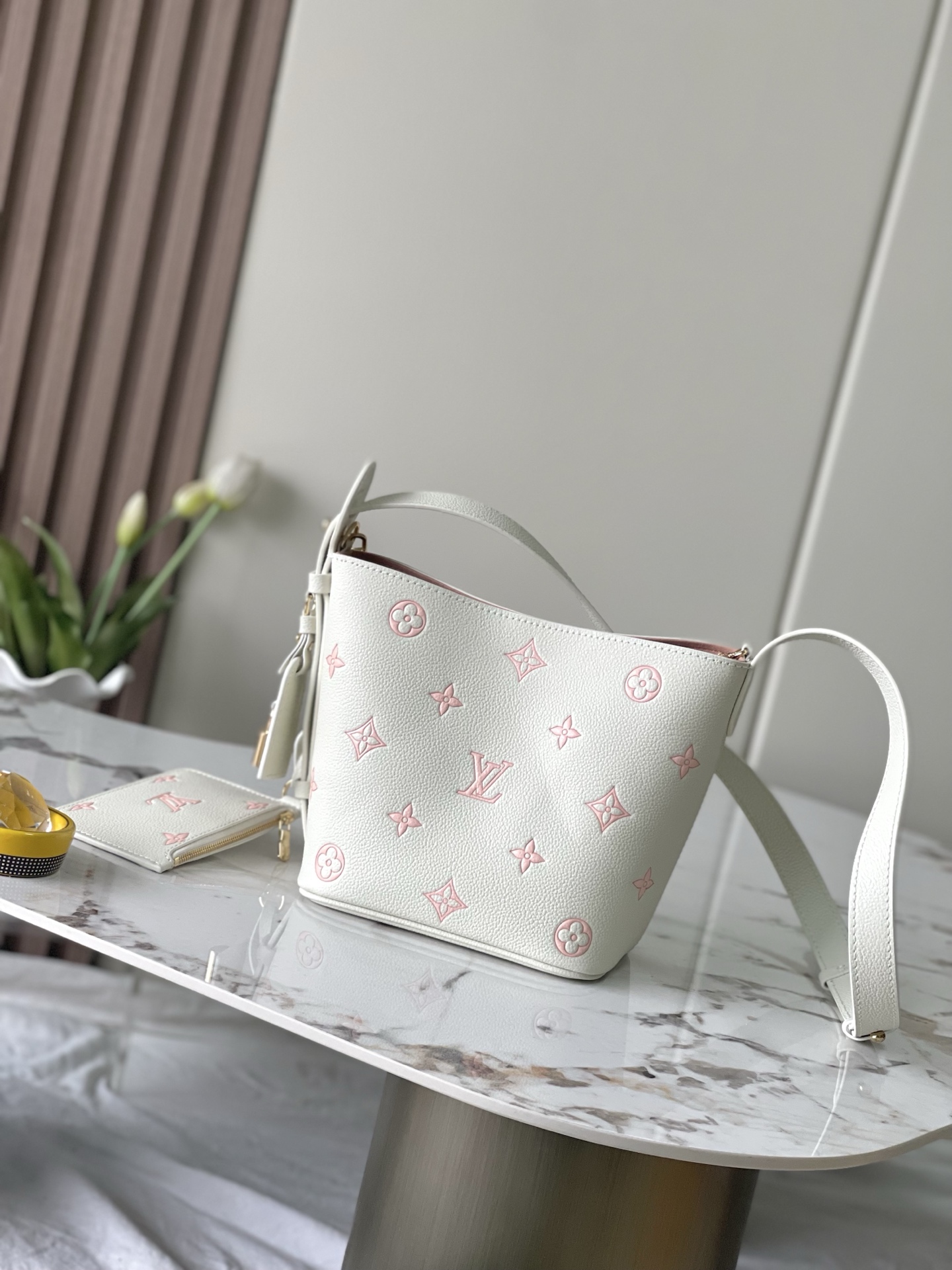 p450 N.º de estilo M28315 Rosa melocotón, parte superior original, herrajes de semiacero, chip 163c01 Este bolso All In…