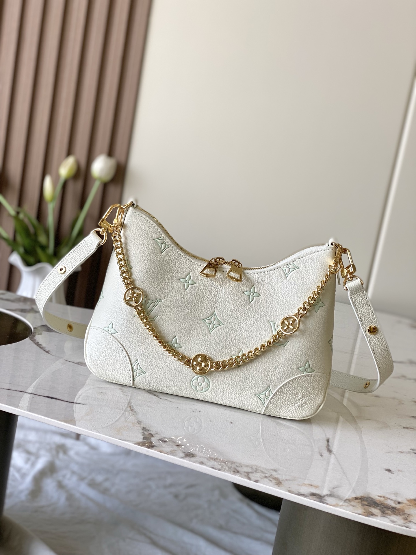 p460 Modelo No. M27571 Verde manzana, original superior, herrajes de semiacero, chip 163c01 Este bolso Boulogne present…