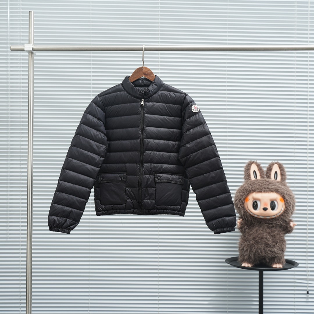 黑色
Moncler盟可睐 | Lans系列 立领拉链排骨 羽绒服
尺码:1-4