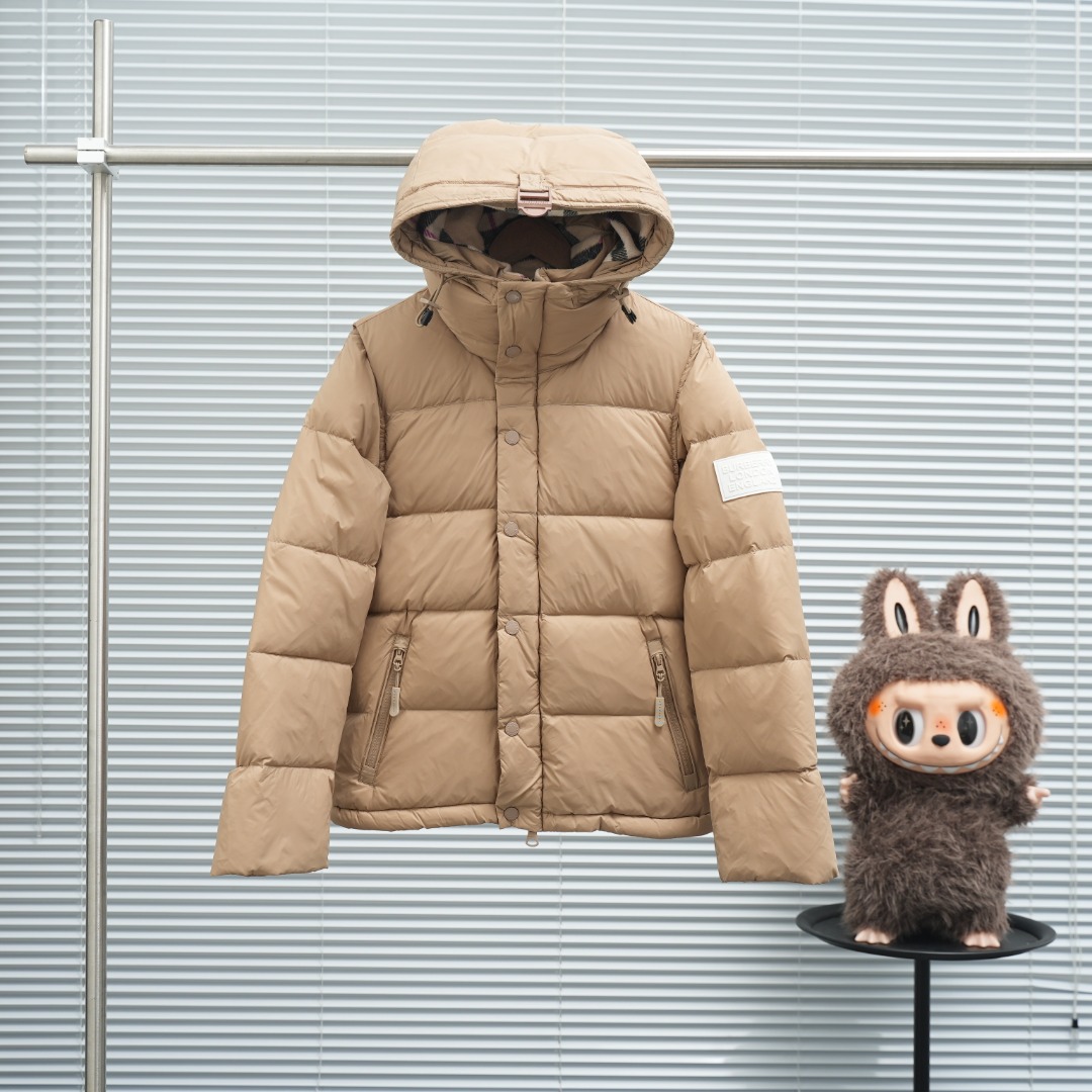 卡其
BURBERRY | 巴宝莉 可拆衣袖 纯色连帽羽绒服
尺码:S-XXL