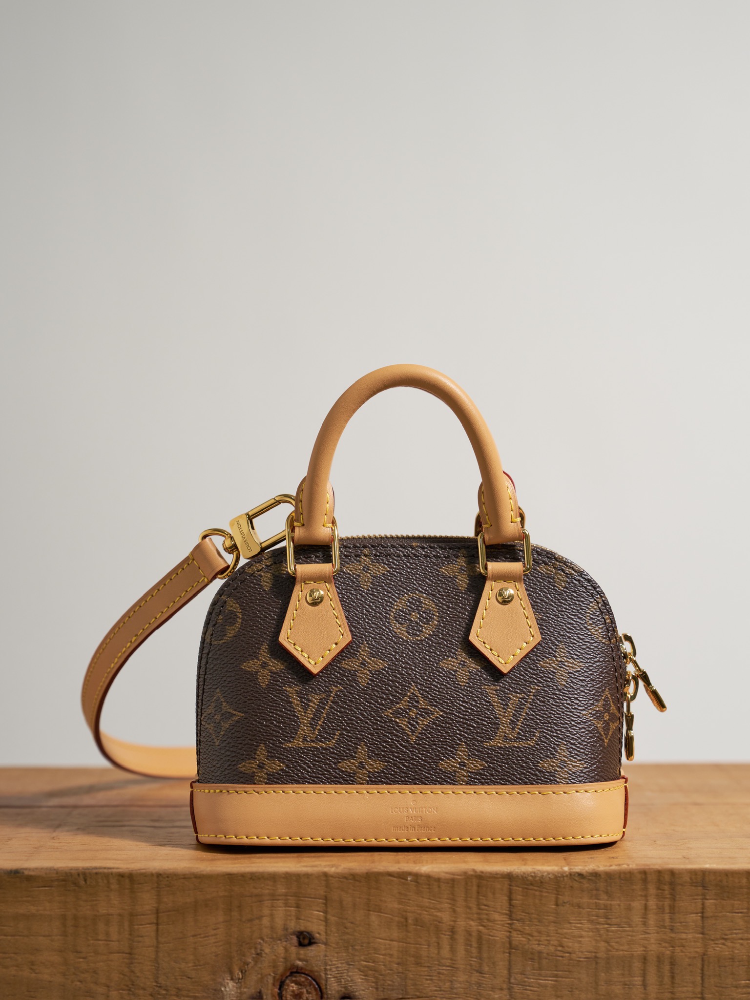 P680P producto privado de acero puro 𝐀𝐋𝐌𝐀 𝐁𝐁 Bolso M82717 Tamaño: 18 × 12 × 8 cm