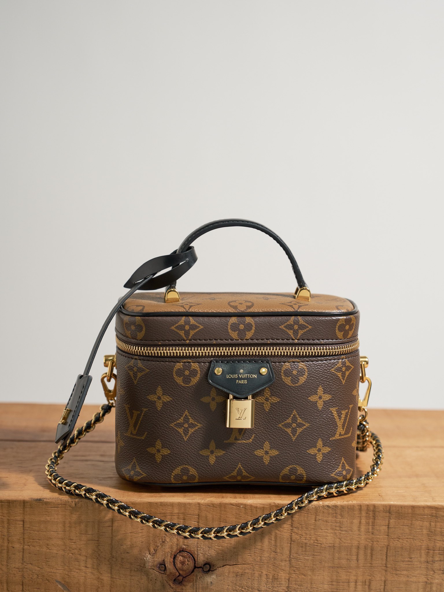 P780P Bolso pequeño VANITY auténtico, totalmente de acero, de propiedad privada M47128 Nicolas Ghesquière interpreta un…