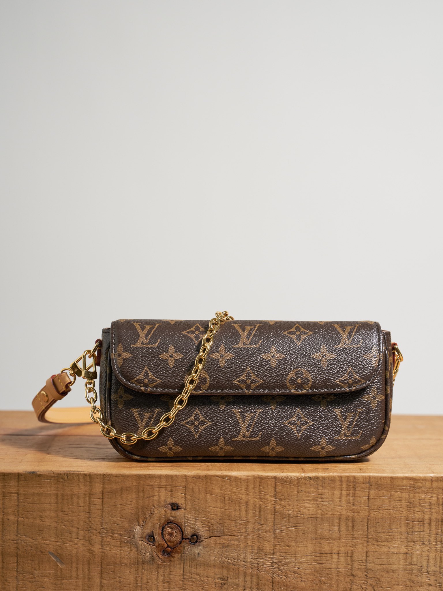 P580P totalmente de acero huérfano, grado genuino 🔘Cartera con cadena Bolso lVY Número de estilo: M81911 Tamaño: 23,5 …