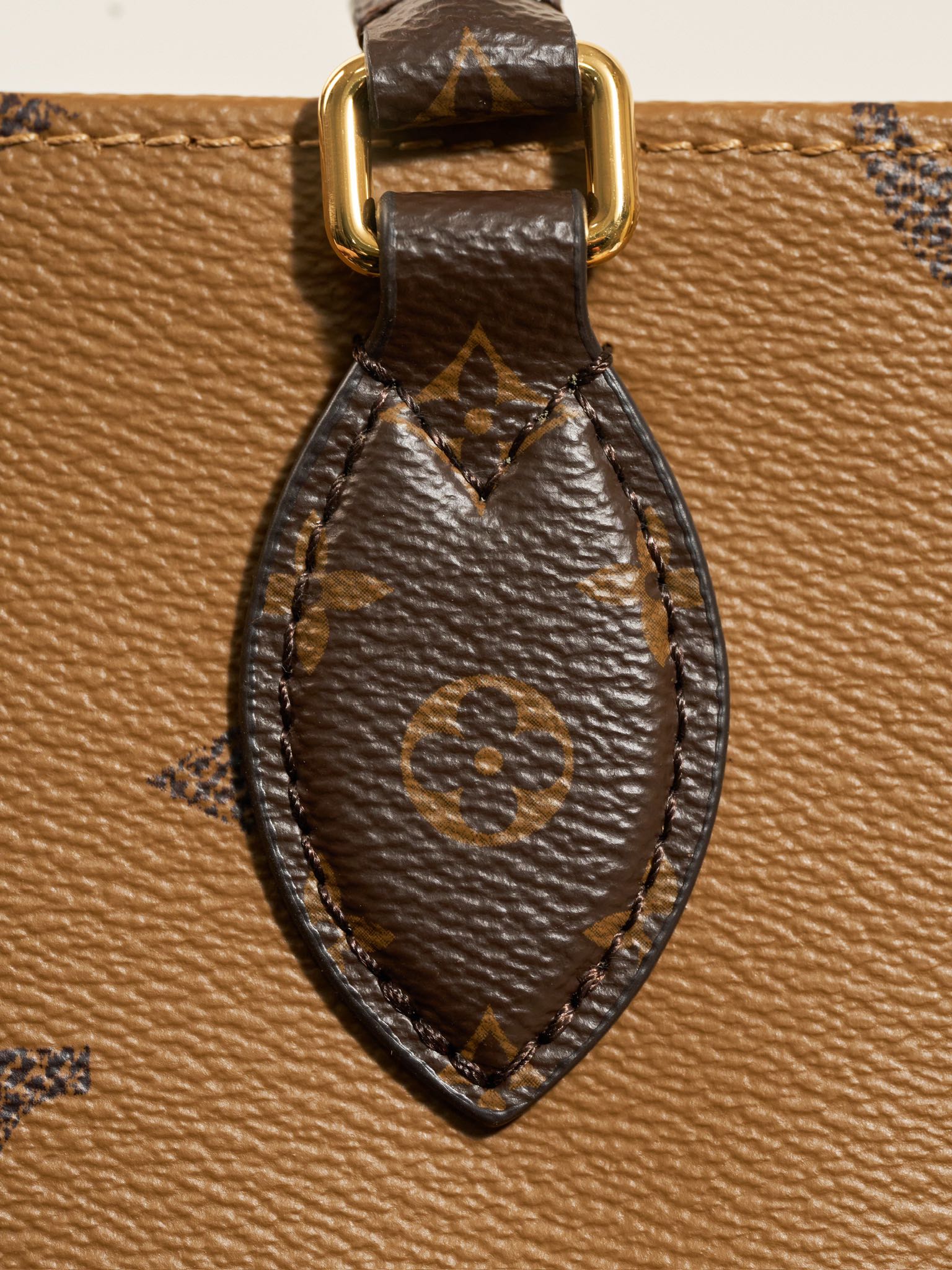 Imagen detallada. Producto único totalmente de acero, grado genuino 𝐎𝐍𝐓𝐇𝐄𝐆𝐎 Bolso pequeño M46373, estilo pequeño…