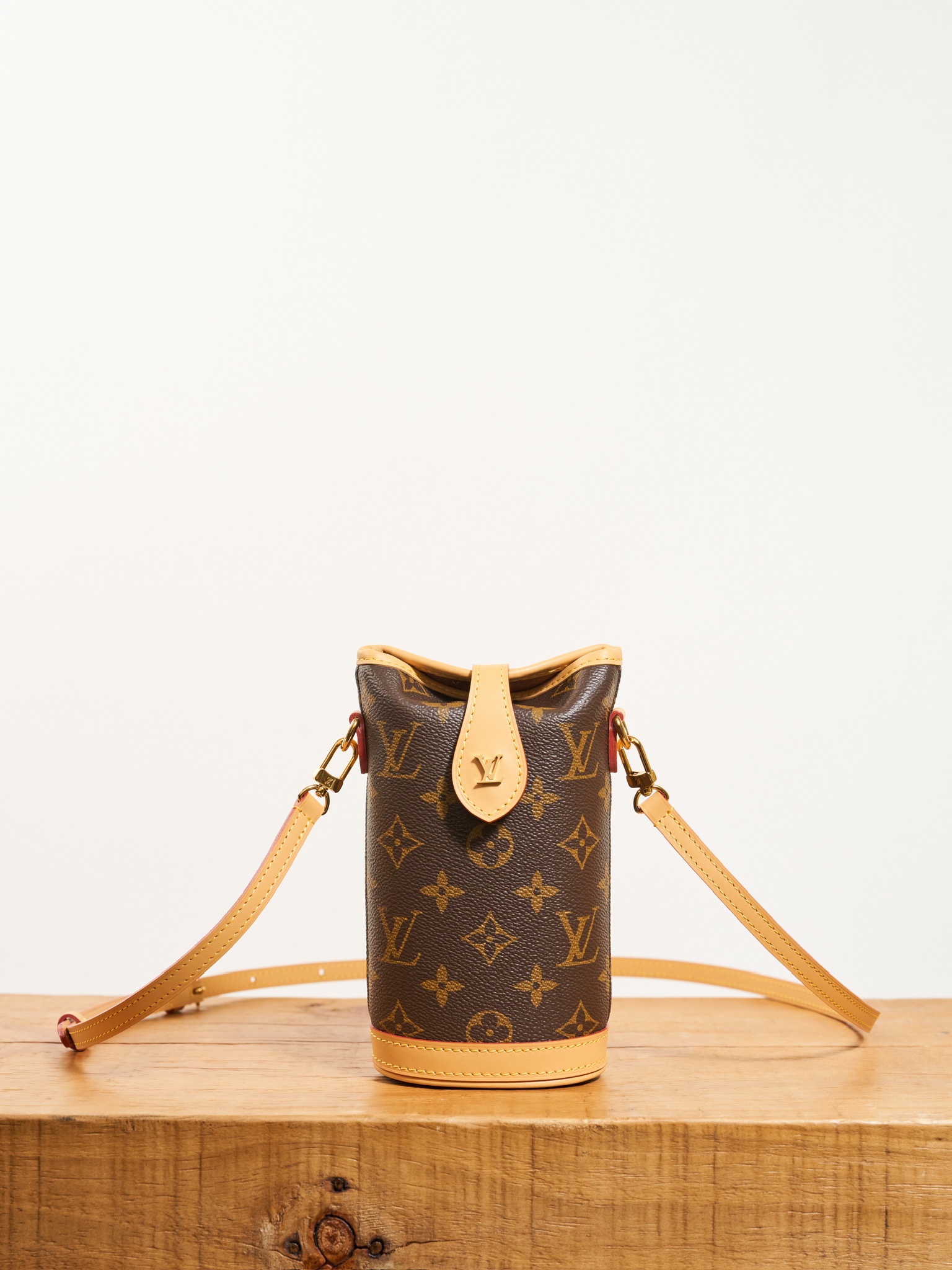 P580P totalmente de acero huérfano, bolso de mano FOLD ME POUCH de grado auténtico M80874 Tamaño: 14,5x18x6,5…