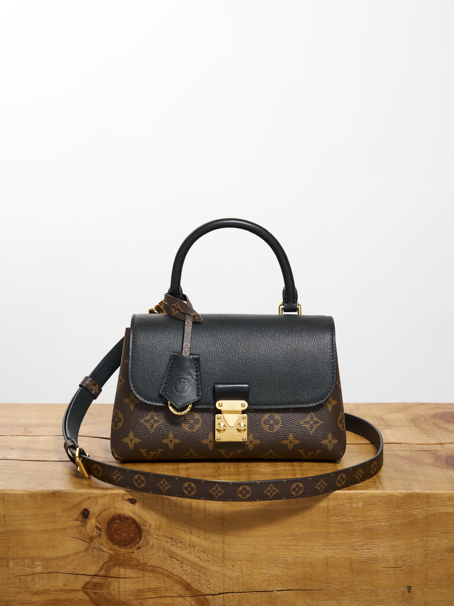 P780P Bolso MADELEINE BB auténtico y único totalmente de acero M27511 24,5 x 16 x 8 cm (largo x alto x ancho) Patrón de…